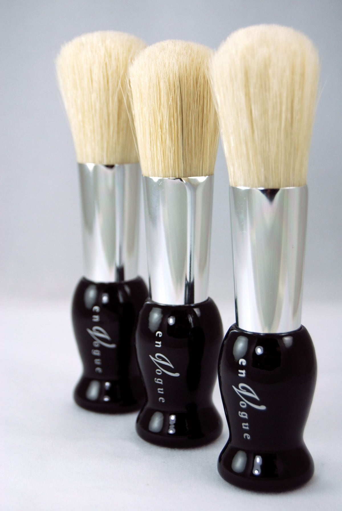 En Vogue Dust Brush